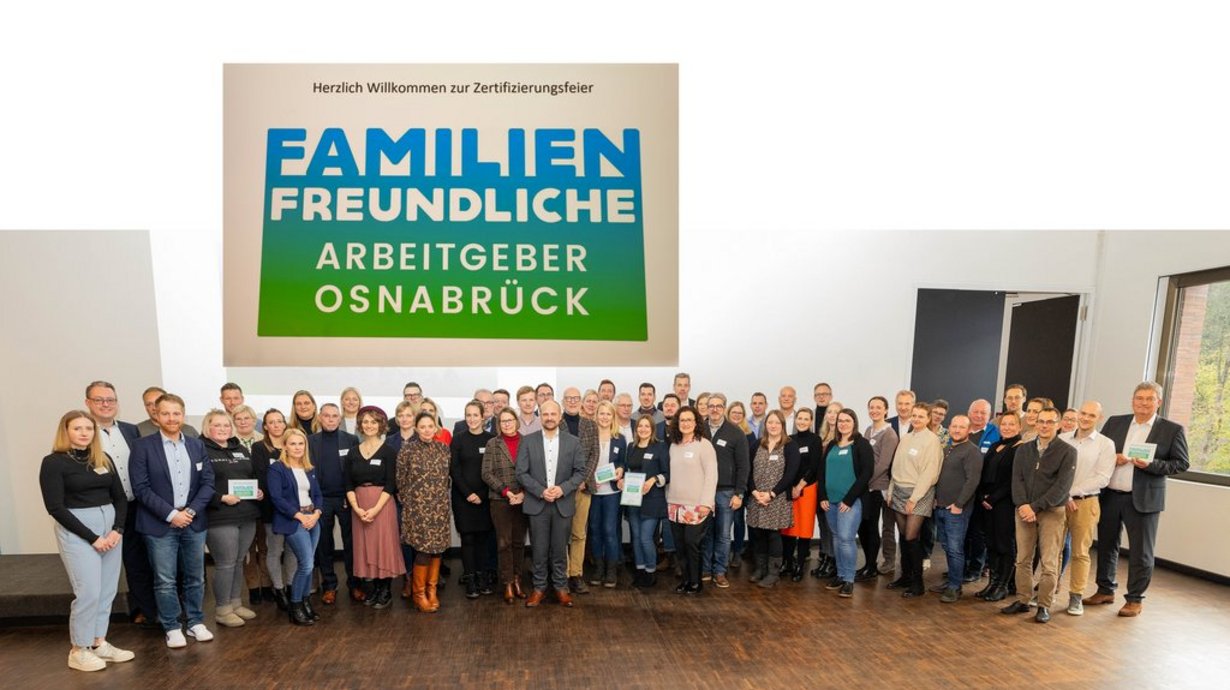 Gruppenfoto Verleihung Zertifikat Familienfreundliche Arbeitgeber